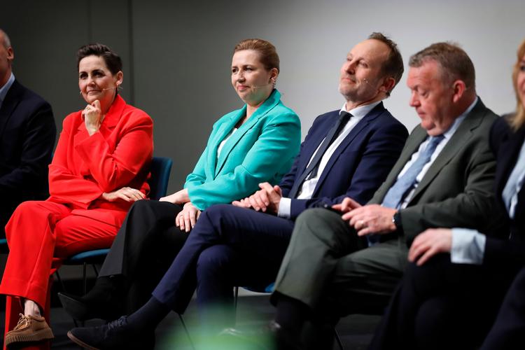 Pia Olsen Dyhr, Mette Frederiksen, Martin Lidegaard og Lars Løkke Rasmussen sad ved siden af hinanden til debat dagen efter valget. Nu skal de også være i regeringen sammen. Foto: Jens Dresling