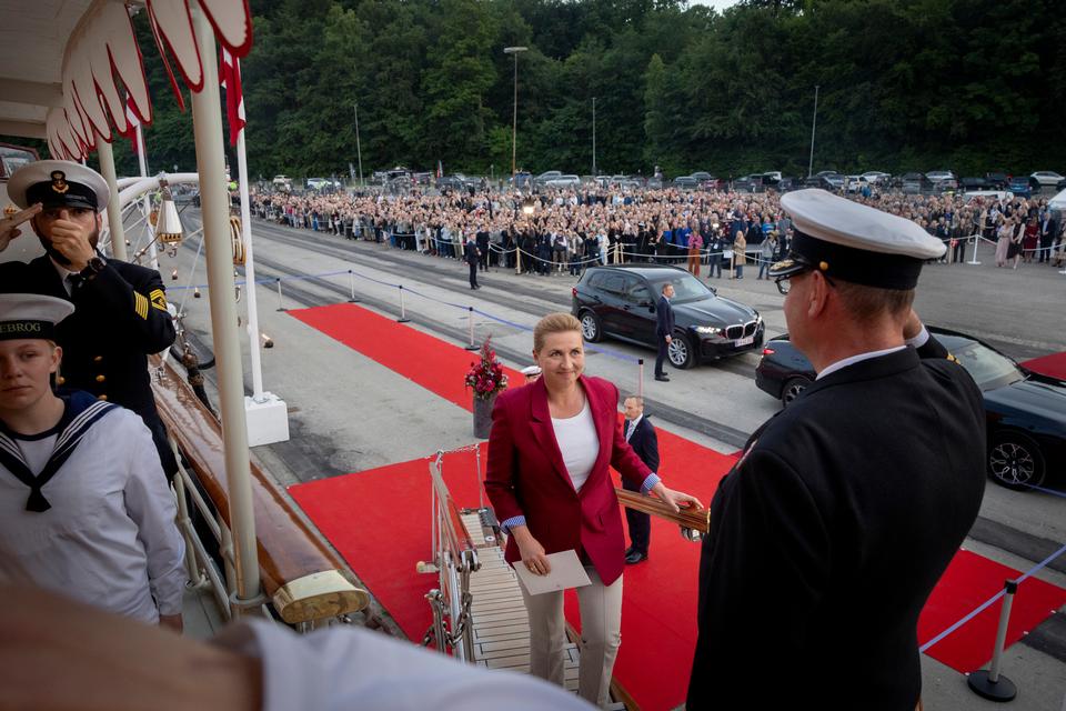Mette Frederiksen danner centrum-venstre-regering med fire partier