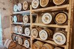 Gammelstilla Whiskey tilbyder også overnatning i nærheden af jernværket. Her kan man bo med udsigt til søen og med egen strand. En overnatning koster omkring 800 danske kroner.  