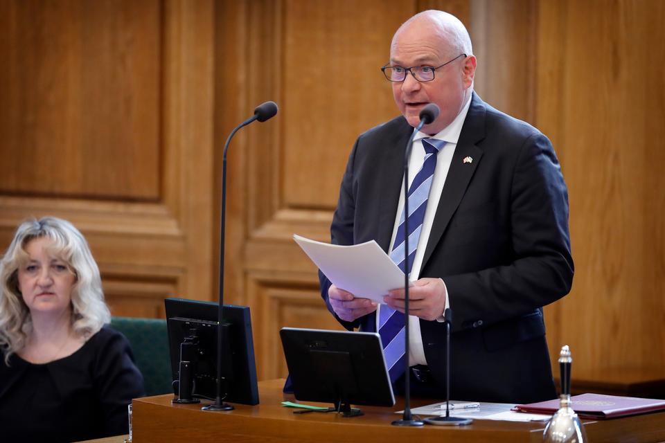 Søren Gade overvejer, om han vil medvirke i Afghanistan-udredning