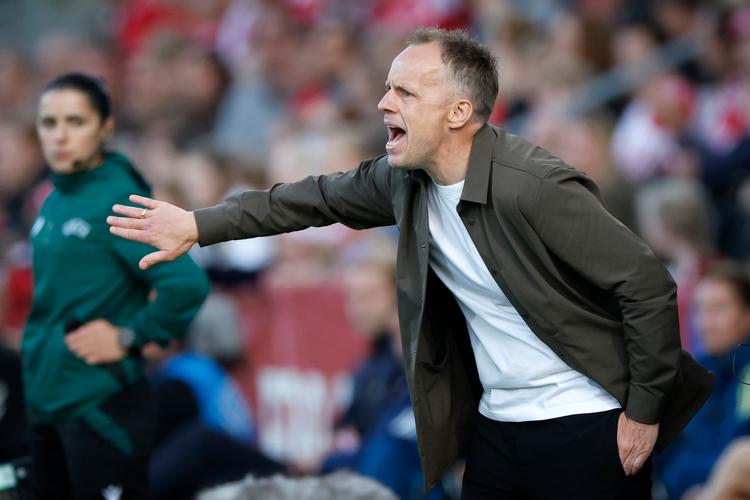 Med fredagens sejr over Sverige kan de danske fodboldkvinder med bare uafgjort i Serbien tirsdag sikre en direkte billet til VM 2027. Foto: Jens Dresling