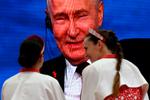 Ruslands præsident Putin er gået fra at hylde livet og familien til at regere over en dødsøkonomi, siger forfatter. Foto: Olga Maltseva/Ritzau Scanpix