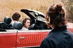Det skæbnesvangre og gådefulde øjeblik, da Lauras og Bettys øjne mødes i forbifarten.  Foto: Still fra filmen/Camera Film