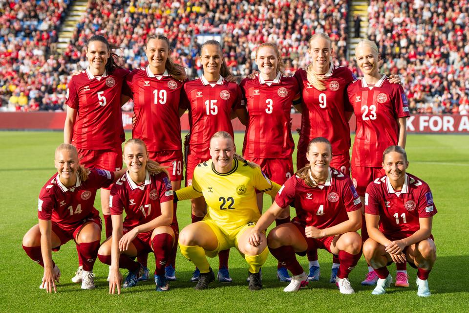 Skal de danske fodboldkvinder til VM? Om lidt begy