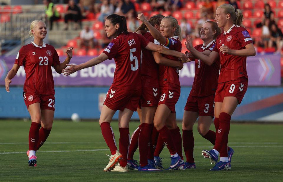 4-1: Danmark banker Serbien og er klar til VM i fodbold