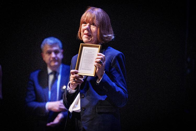 Gisèle Pelicot udgav i februar 2026 sin selvbiografi efter en omfattende retssag i 2024, hvor hendes nuværende eksmand og 51 andre mænd var tiltalt for systematiske overgreb mod hende over en periode på 10 år. Alle mænd, der var tiltalt, blev dømt. Foto: Liselotte Sabroe/Ritzau Scanpix