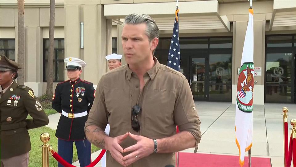 Trump og Hegseth advarede om hårde angreb på Iran.