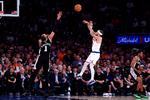 New York Knicks' Josh Hart skyder en treer over fænomenet Victor Wembenyama Foto: Al Bello/Ritzau Scanpix