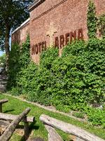 Park, hotel og bygningernes religiøse fortid er bogstavelig talt groet sammen i tidens løb. Foto: Søren Sorgenfri