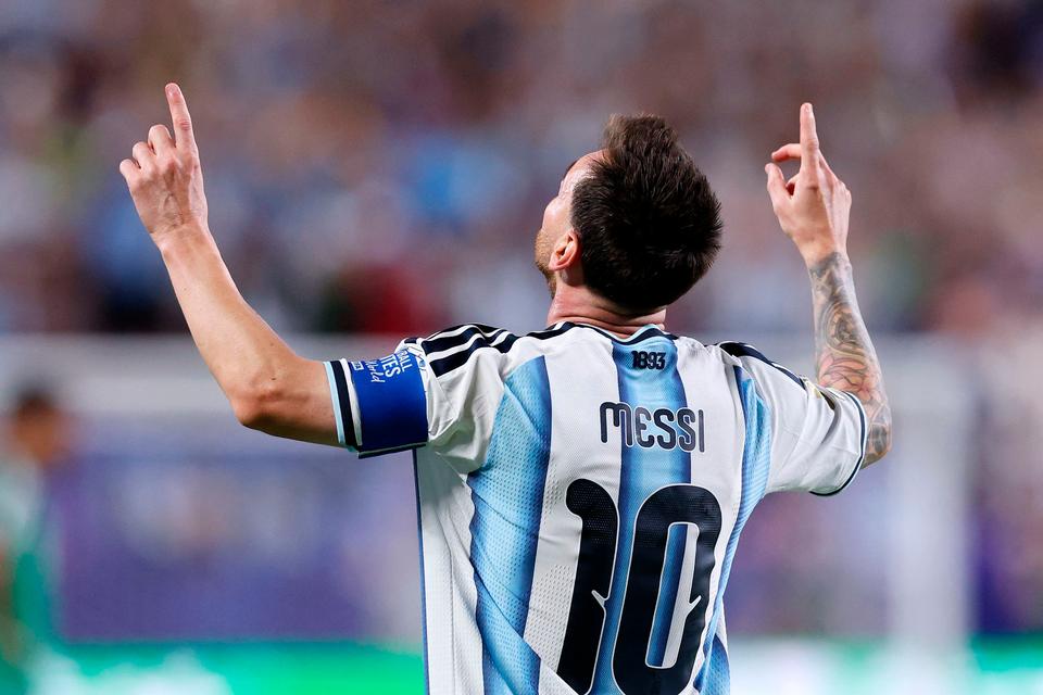    Lionel Messi spillede sin landskamp nummer 200 for Argentina, og det jubilæum fejrede han ved at score hattrick. Messi er nu sammen med tyske Miroslav Klose oppe på i alt 16 VM-mål. Foto: Michael Steele/Ritzau Scanpix