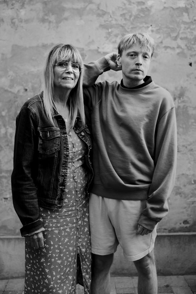 Efter udgivelsen af den autofiktive roman 'Farskibet' gik Glenn Bech og hans mor Dorte Møldrup i familieterapi sammen. Allerede under de første sessioner skete der noget. Foto: Peter Maunsbach