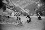 Fausto Coppis legendariske ridt op ad Alpe d'Huez i 1952. Her på jagt efter franske Jean Robic. Foto: Polfoto/L'Equipe