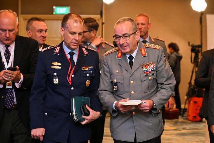 Pas på med ønsketænkning i forhold til Ukraines krig mod Rusland, lyder budskabet fra Tysklands forsvarschef, general Carsten Breuer (th.). Foto: Caroline Chia/Ritzau Scanpix