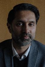 Imran Rashid har skrevet sin nye bog med ai. »Hele bogprocessen har vist mig, hvad balancen bør være mellem mennesket og maskinen«, siger han. Foto: Anders Holst Pedersen