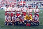  Danmark spillede sin første VM-kamp nogensinde mod Skotland i 1986. Holdet var bagerst fra venstre Frank Arnesen, Søren Busk, Michael Laudrup, Ivan Nielsen, Jesper Olsen og Jens Jørn Bertelsen. Forrest fra venstre Klaus Berggren, Morten Olsen, Søren Lerby, Troels Rasmussen og Preben Elkjær. Foto: Finn Frandsen/Ritzau Scanpix