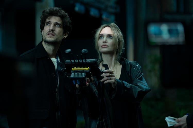 Louis Garrel og Angelina Jolie er det kreative par i 'Couture', hvis forhold måske, måske ikke har muligheder for at udvikle sig. Foto: Mis. Label