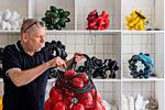 Steen Ipsens skulpturer står på museer og gallerier verden over, og han har modtaget hæder fra både Statens Kunstfond, Nationalbanken,  Ole Haslunds Kunstnerfond og mange flere.  Foto: Dorte Krog