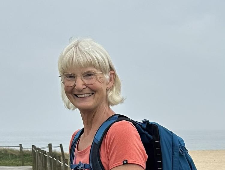 74-årige Ursula Sonnewald tvivler efterhånden på, at hun når at få dansk statsborgerskab. Hun skulle have haft det nu, men på grund af regeringsskiftet bliver kriterierne måske ændret. For tiden er hun på pilgrimstur i Portugal.  