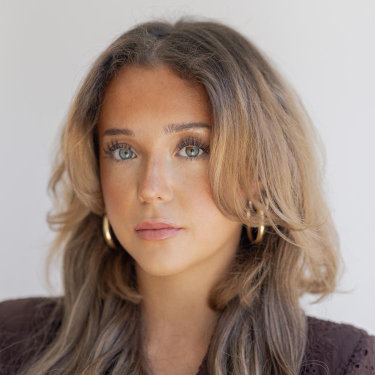 22-årige Sofie Østergaard oplevede, hvordan de billeder og videoer, hun så på TikTok, Instagram og YouTube, drev hende ud i en spiseforstyrrelse i en grad, så hun sidste år blev indlagt.    Foto: Miriam Dalsgaard