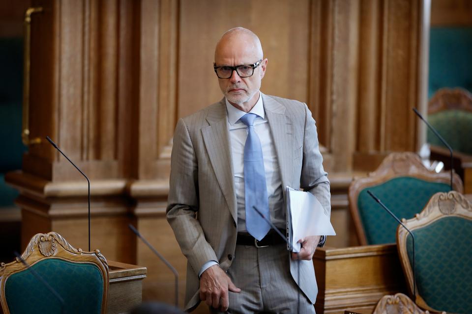DF fratager Allan Feldt ordførerskaber og giver ham mundkurv på