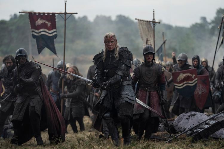Matt Smith står forrest, når der skal smækkes skaller. Han har rollen som Daemon Targaryen. Foto: HBO Max