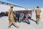 Det russisk støttede oprørsstyre i Østlibyen har lukket sin grænse for flygtninge fra bl..a. et katastroferamt Sudan. Samtidig udvises et stort antal migranter, som her folk fra Bangladesh. EU beskyldes for umenneskelig adfærd. Foto: Essam Omran Al-fetori/Ritzau Scanpix