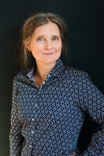 Marion Poschmann har været indstillet til flere priser for sin roman 'Fyrretræsøerne'. Nu er den endelig oversat til dansk. Foto: Heike Steinweg/Suhrkamp Verlag