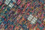Containere venter på at blive lastet på skibe i den kinesiske havneby Qingdao. Foto: -/Ritzau Scanpix