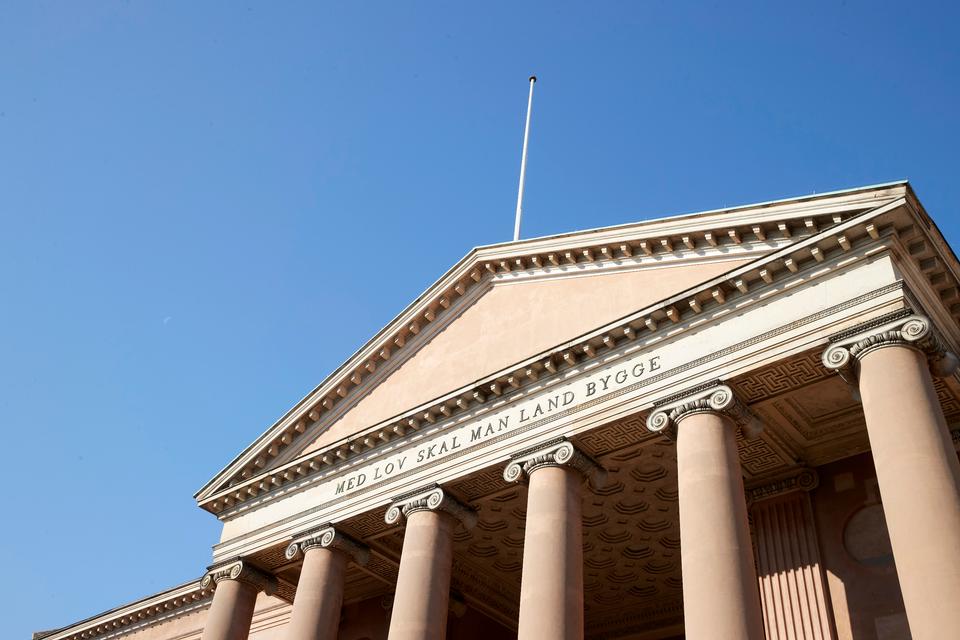 Ni mænd idømmes fængsel i samlet 100 år for drabsforsøg