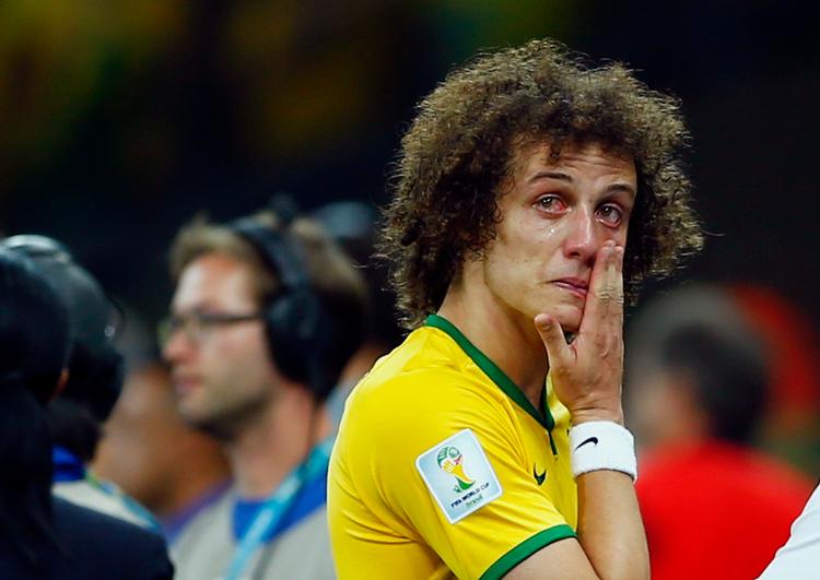 Forsvarsspilleren David Luiz var knust, da han vikarierede som anfører for skadede Neymar i Brasiliens utrolige 7-1-nederlag til Tyskland i VM-semifinalen i 2014. Foto: Eddie Keogh/Ritzau Scanpix