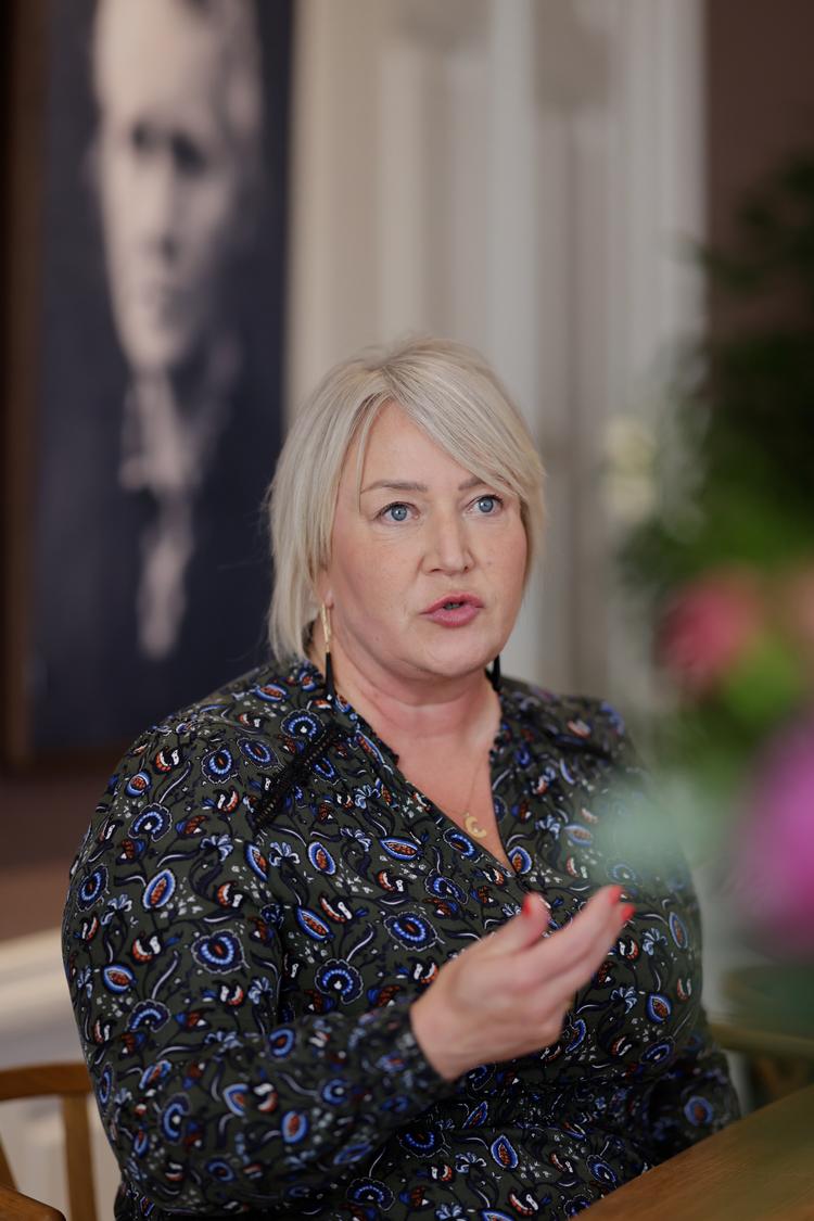 Det er et enormt ansvarssvigt, siger forsknings-, uddannelses- og digitaliseringsminister Christina Egelund (M) om, at man på sociale medier kan finde indhold, der opfordrer til selvskade. Techplatformene overskrider gang på gang Europas eksisterende regler, og nu er det på tide, at de regler bliver håndhævet, siger ministeren.  Foto: Miriam Dalsgaard