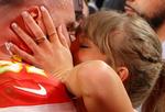 Der er ingen billeder fra brylluppet mellem Taylor Swift og Travis Kelce,  selv gæsterne måtte afstå fra at have telefon med, forlyder det. Her er dog et tidligere billede af parret, taget ved Super Bowl i 2024.
  Foto: Brian Snyder/Ritzau Scanpix