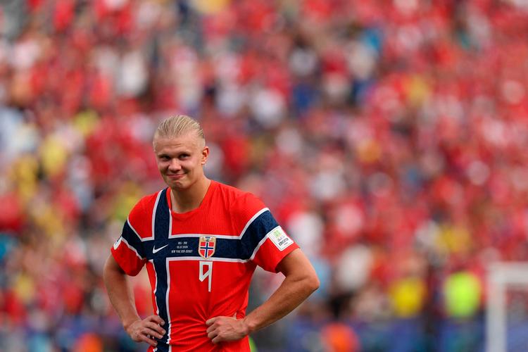 Smilet siger det hele. Erling Haaland har netop sendt Norge videre til landets første VM-kvartfinale med to mål i 2-1-sejren over Brasilien. Foto: Odd Andersen/Ritzau Scanpix
