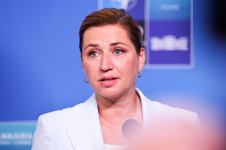 Mette Frederiksen efter trussel fra Trump: Danmark vil forsvare Grønland