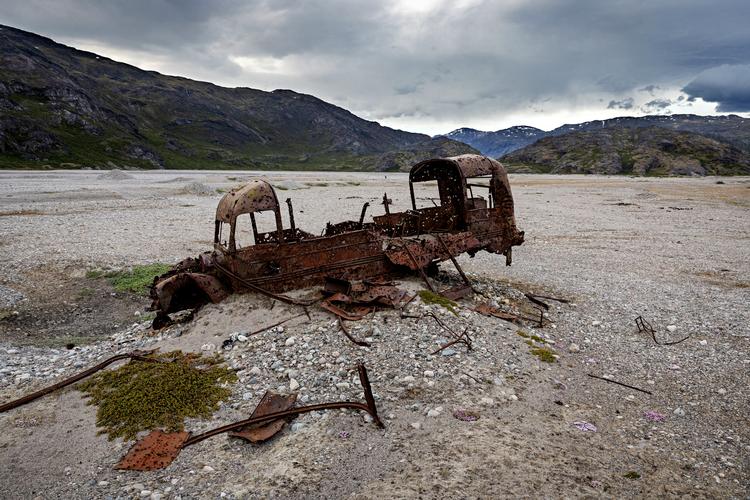Da Politiken for nylig besøgte Grønland, kunne man tæt ved basen Bluie West One blandt andet se fem forladte køretøjer i området omkring Narsarsuaq. Foto: Martin Lehmann