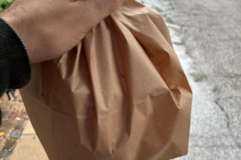 Den varme pose, der uden at vide det lovede mig, at jeg også jeg kunne få lov at opleve København, som Dua Lipa gør det. 
