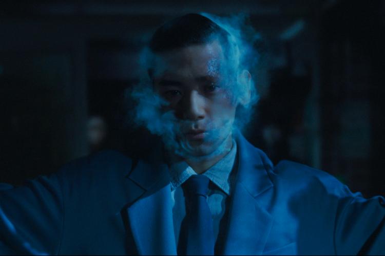 Når det begynder at dampe ud af alle kropsåbninger hos typen, der hed Ren, da han var i live, så er det på tide at passe på. Foto: Netflix