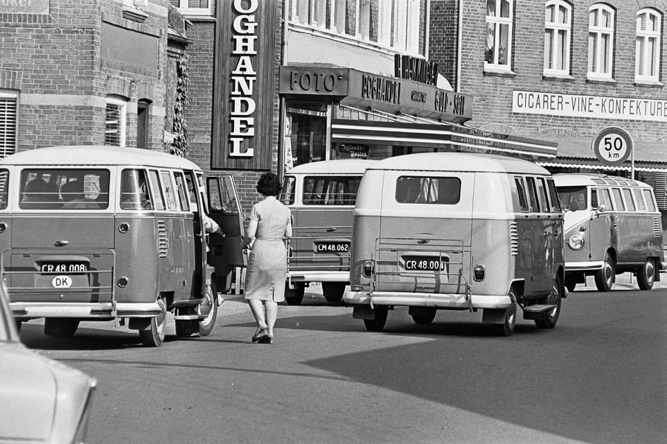 'Rugbrødet', Folkevognsfabrikkernes minibus og -varevogn blev i forskellige modeller og generationer fremstillet i 56 år, inden den sidste i 2013 rullede ud fra samlebåndet på Vw's fabrik i Brasilien. Foto: Erik Friis
