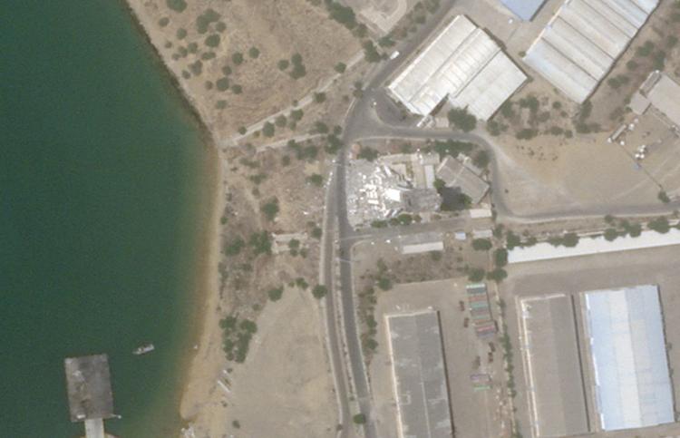 I nat angreb USA Iran for fjerde gang, siden en våbenhvile ellers blev aftalt. Dette billede stammer fra et af angrebene i sidste uge og viser ødelæggelser i havnebyen Chabahar. Foto: 2026 Planet Labs Pbc/Ritzau Scanpix