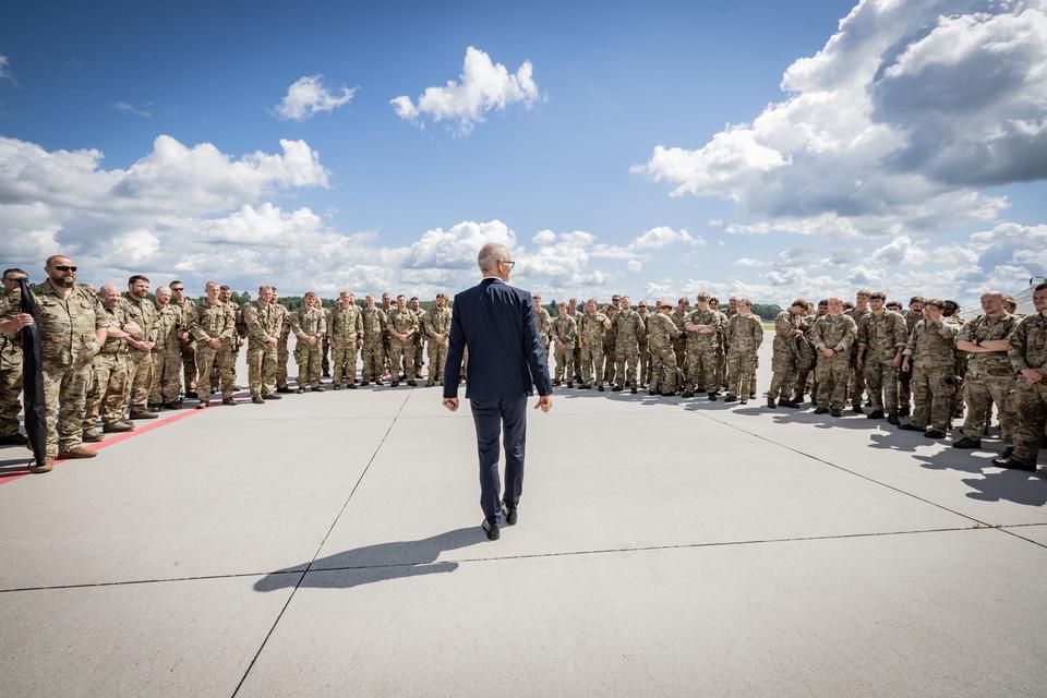 Dansk fortrop står tæt ved grænsen til Putins Rusland. Præsidenten er dybt presset, så hvad finder han på?