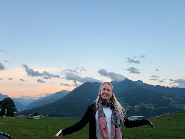 Onsdag fik Maria Ørum flere beskeder fra bekymrede venner og familier. Hun holder nemlig ferie i et område med risiko for farligt vejr.  Privatfoto: Maria Ørum