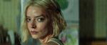 Omme bag al trashmoden gemmer der sig i Anya Taylor-Joys portræt af titelfiguren i 'Lucky' en rigtig person, som er kommet slemt til skade. Foto: Michael Becker/Apple TV/AP 