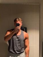 Før han deltog i to realityprogrammer, delte Andreas Holm mest feriebilleder på sin Instagram. I dag bruger han aktivt sig selv og sit udseende. Men det kommer med en pris, siger han.  Foto: @andreasholmj på Instagram