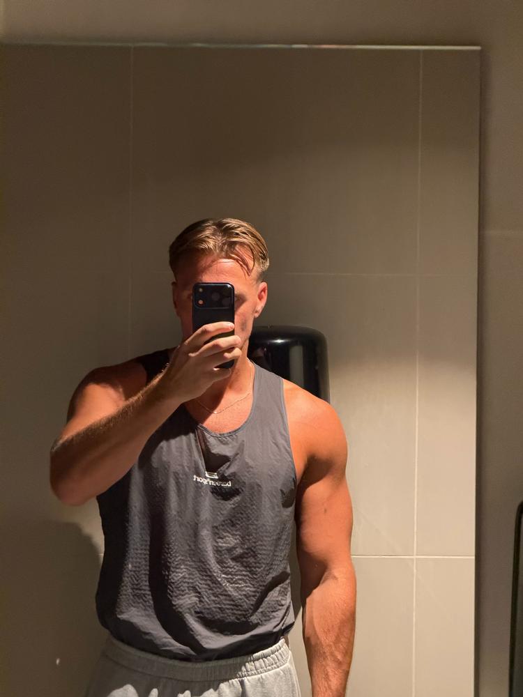 Før han deltog i to realityprogrammer, delte Andreas Holm mest feriebilleder på sin Instagram. I dag bruger han aktivt sig selv og sit udseende. Men det kommer med en pris, siger han.  Foto: @andreasholmj på Instagram