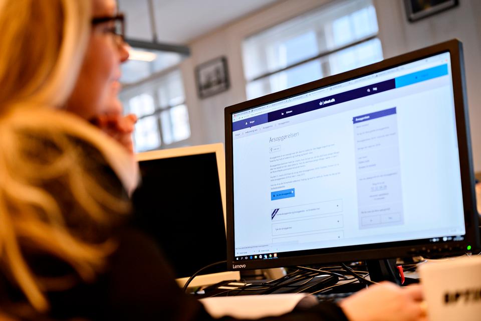 Sløset, farligt og ansvarsløst: Tusindvis af danskere risikerer at snyde dem selv i skat