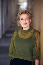 »Det var vildt, vildt crazy, at jeg skulle på universitet«, siger Helle Prætorius Øhrwald, der er professor på Aarhus Universitet.  Foto: Anne Kring