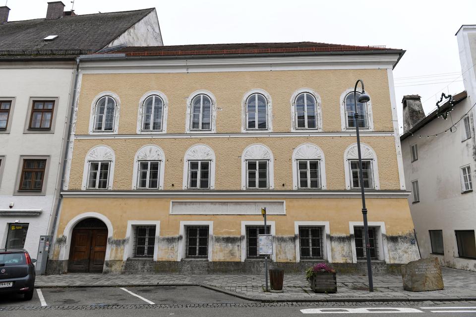 Billede taget i 2019 af huset hvor Hitler blev født Braunau i Østrig.  Foto: Andreas Gebert/Ritzau Scanpix