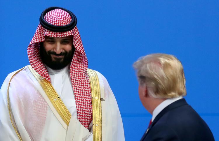 USA's præsident Donald Trump ses her i selskab med Saudi-Arabiens kronprins Mohammed bin Salman under et G20-topmøde i Buenos Aires i november 2018. Nu har de to indgået en aftale om udvikling af atomkraftværker.  Foto: Marcos Brindicci/Ritzau Scanpix