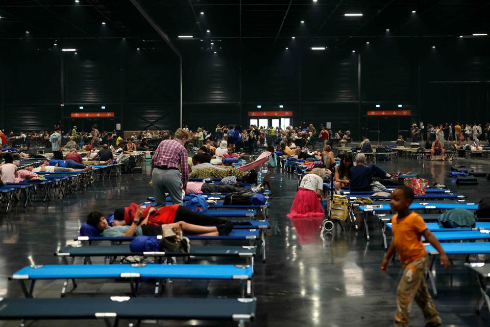 Mindst 140.000 personer er blevet evakueret i to områder omkring Bordeaux. Byens messecenteret Parc des Expositions tager imod de evakuerede. Foto: Alain Jocard/Ritzau Scanpix