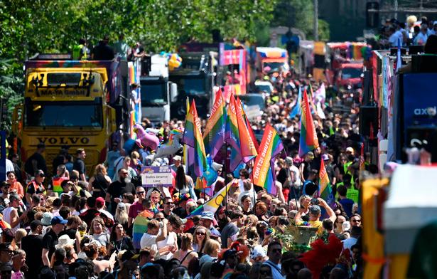 Sådan så fejringen ud af Christopher Street Day, som er Berlins svar på Pride-paraden, igår, lørdag 25. juli.  Foto: Ralf Hirschberger/Ritzau Scanpix
